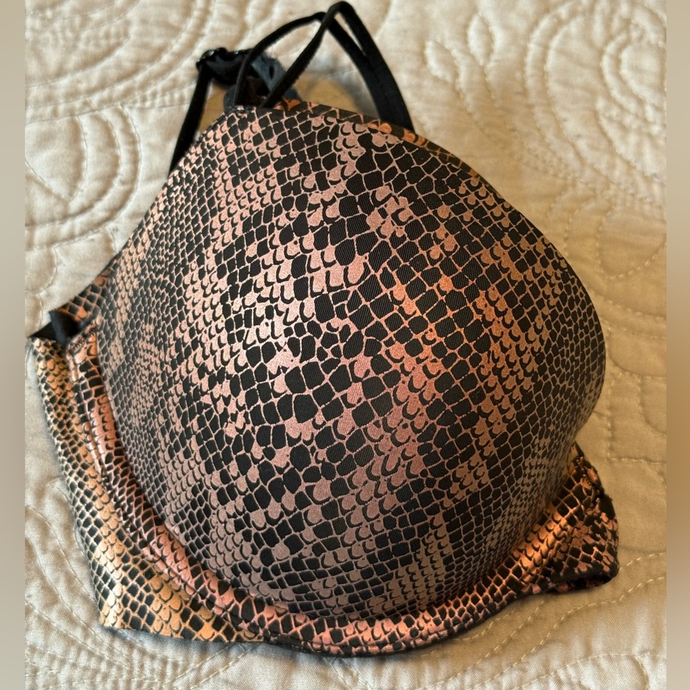 Victoria's Secret 32-D Black and Pink Snake Print Bra - Picture 9 of 9